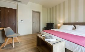 Hotel @Syngrou Fix